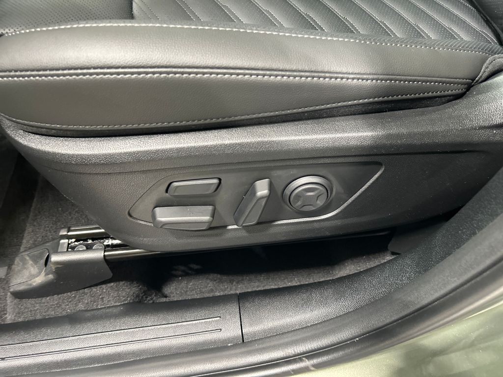 new 2025 Kia Sorento car, priced at $44,243