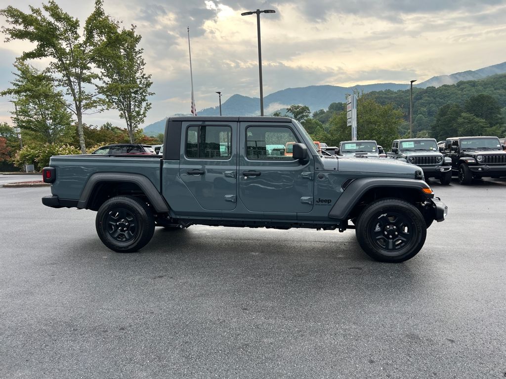new 2025 Jeep Gladiator car, priced at $41,595
