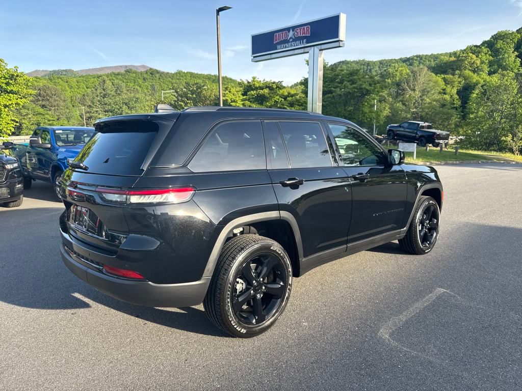 new 2025 Jeep Grand Cherokee car, priced at $42,290