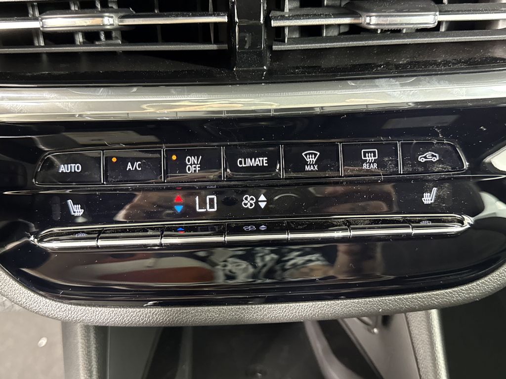new 2025 Buick Envista car, priced at $31,085