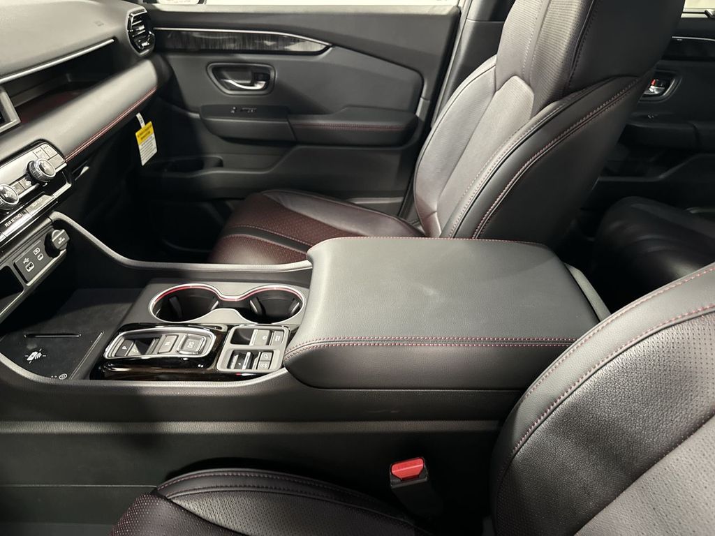 new 2025 Honda Pilot car, priced at $56,075