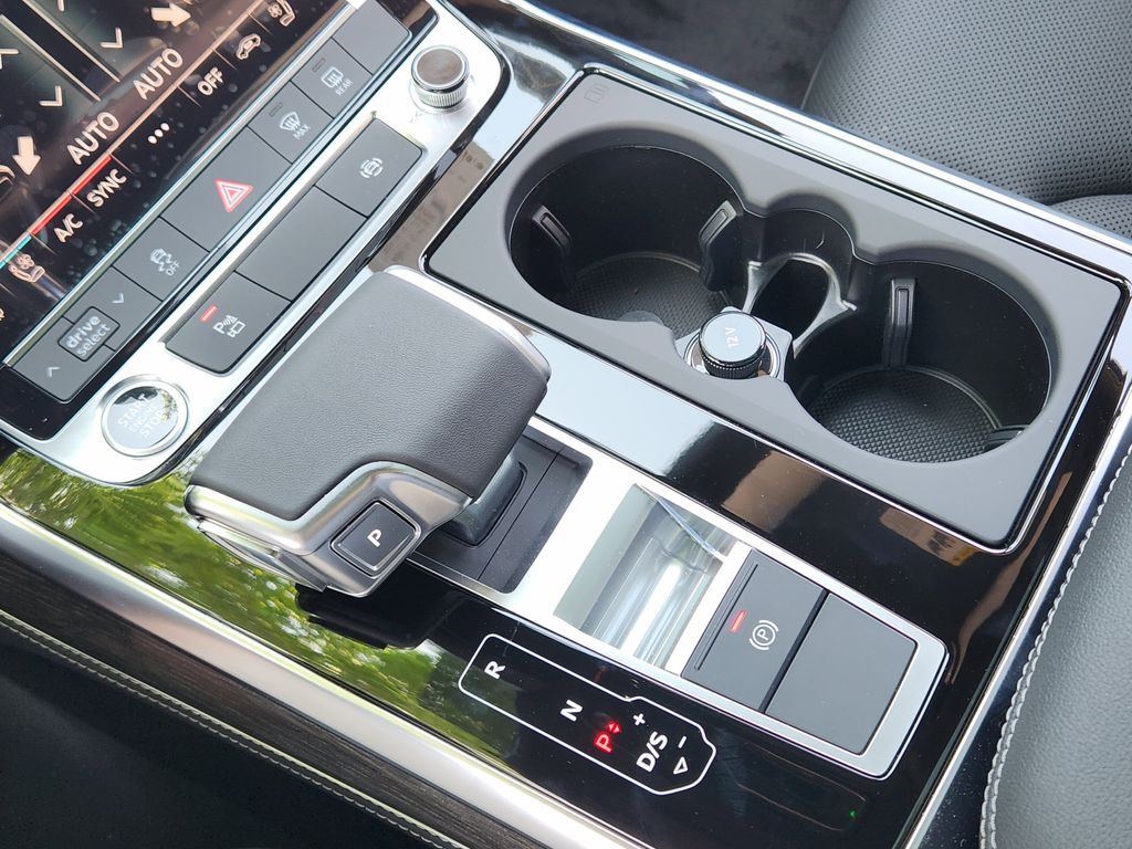 new 2025 Audi Q7 car, priced at $77,750
