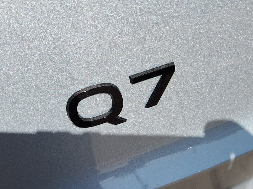 new 2025 Audi Q7 car, priced at $77,840