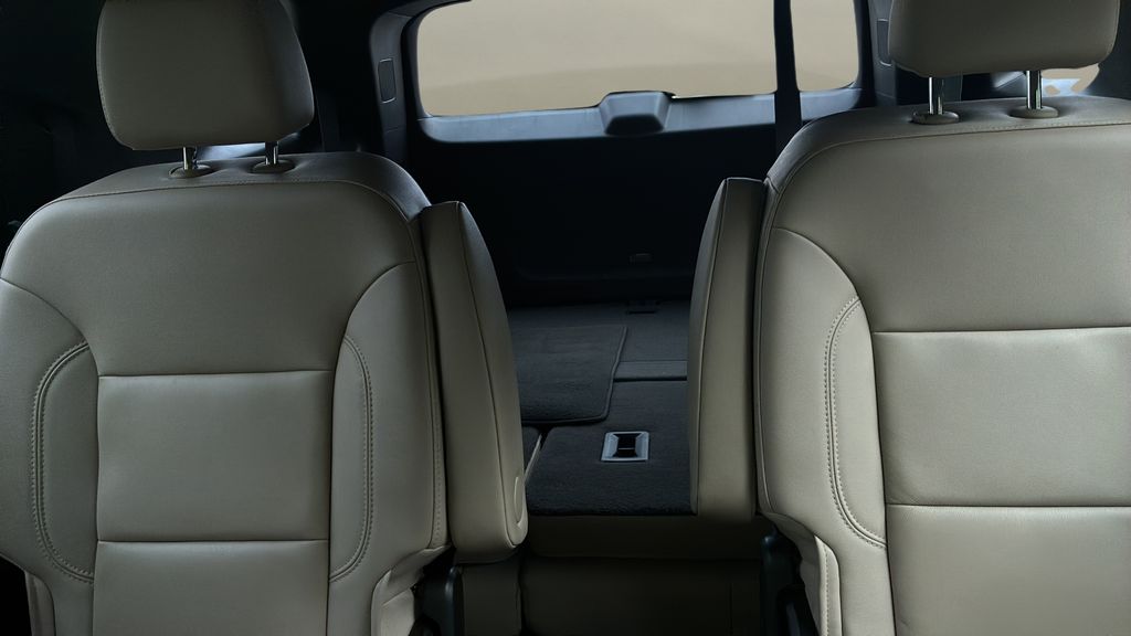 used 2023 Chevrolet Traverse car, priced at $33,900