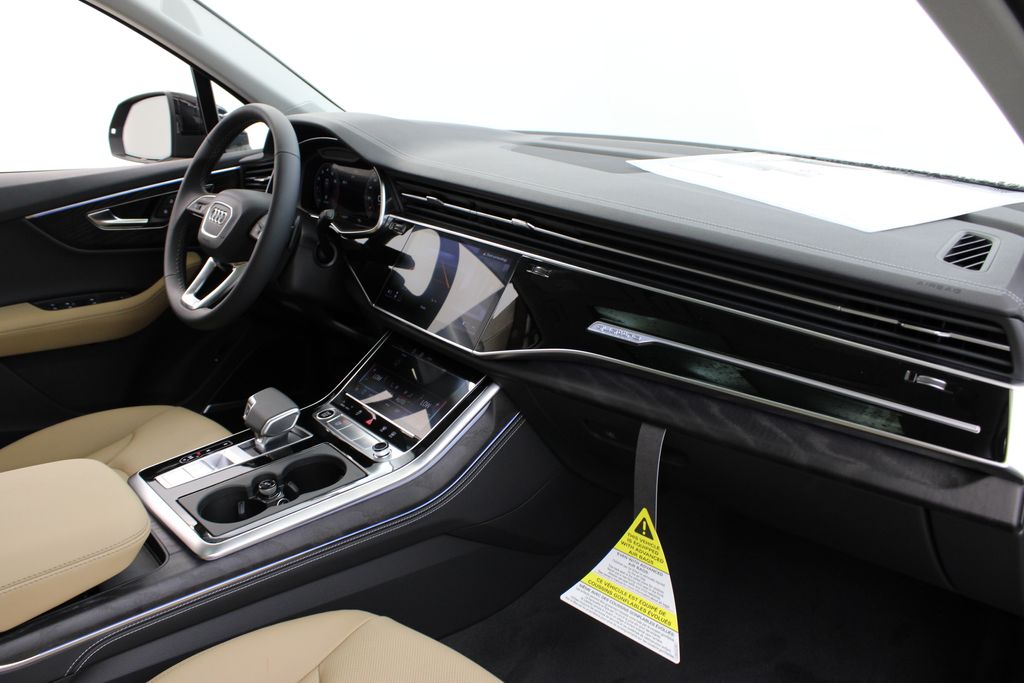 new 2025 Audi Q7 car, priced at $70,850