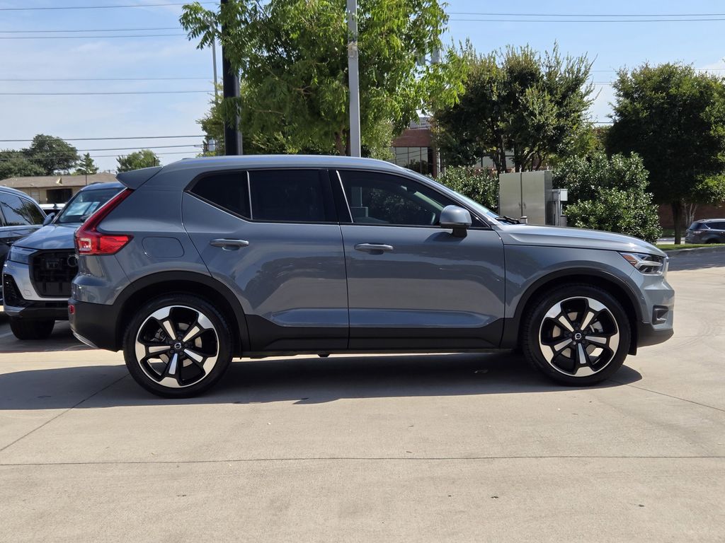 used 2021 Volvo XC40 car, priced at $22,862