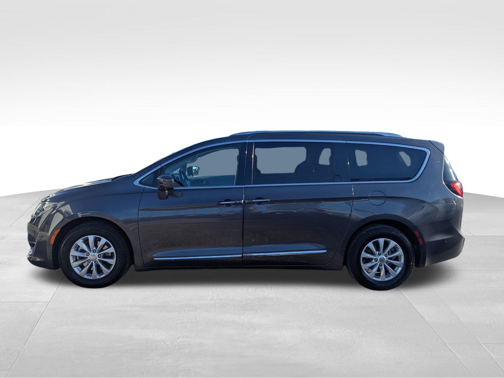 used 2018 Chrysler Pacifica car, priced at $11,193