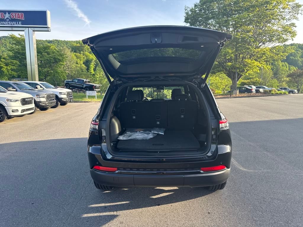 new 2025 Jeep Grand Cherokee car, priced at $42,290