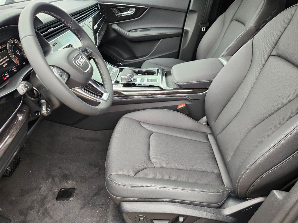new 2025 Audi Q7 car, priced at $75,890