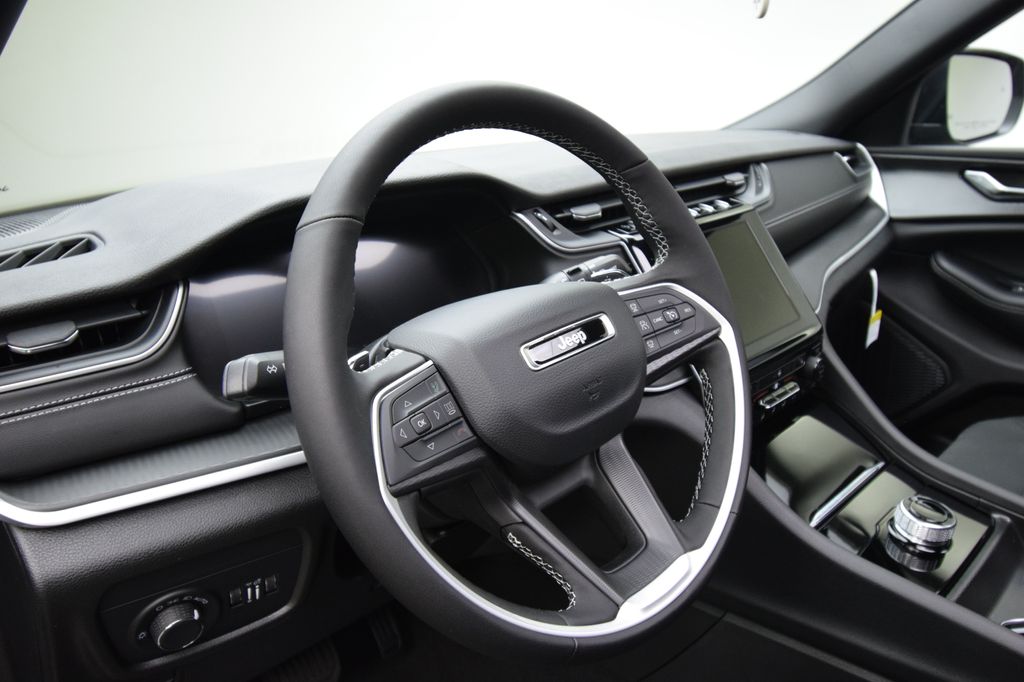 new 2025 Jeep Grand Cherokee L car, priced at $38,464