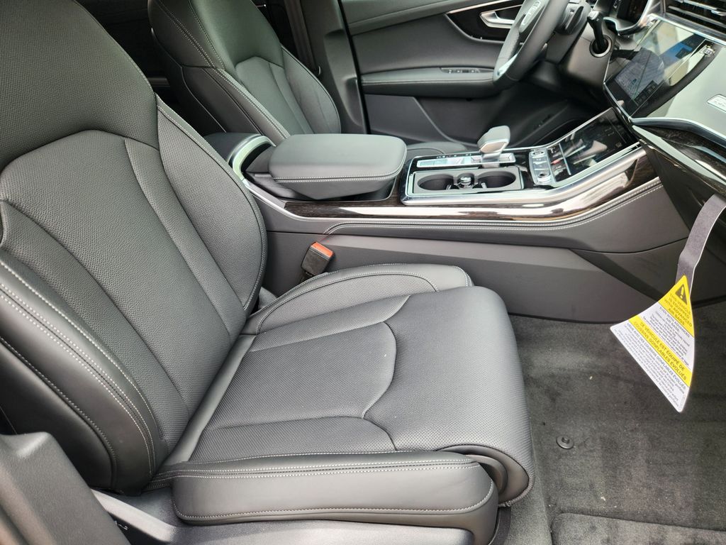 new 2025 Audi Q7 car, priced at $88,655