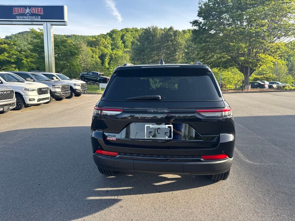 new 2025 Jeep Grand Cherokee car, priced at $42,290
