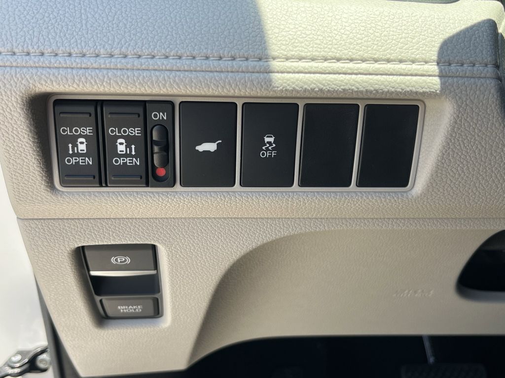 new 2025 Honda Odyssey car, priced at $42,960