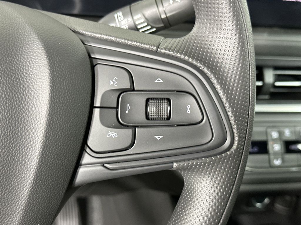 new 2025 Buick Envista car, priced at $24,695