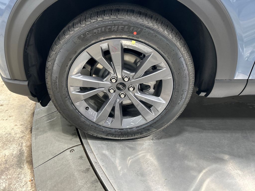 new 2025 Ford Explorer car, priced at $46,275
