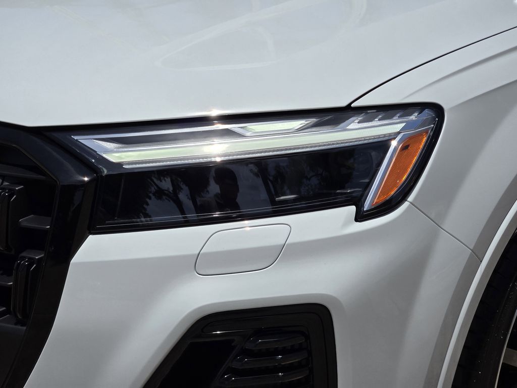 new 2025 Audi Q7 car, priced at $78,950