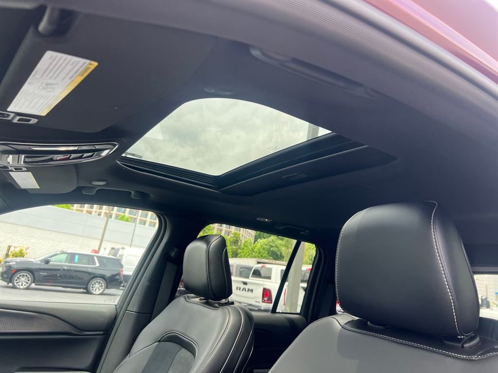 new 2025 Jeep Grand Cherokee car, priced at $38,990
