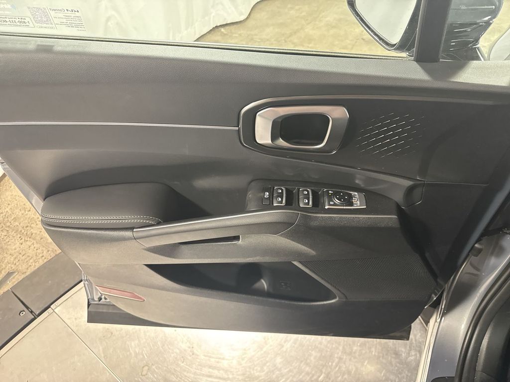 new 2025 Kia Sorento car, priced at $39,911