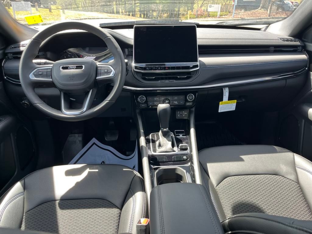 new 2025 Jeep Compass car, priced at $28,990