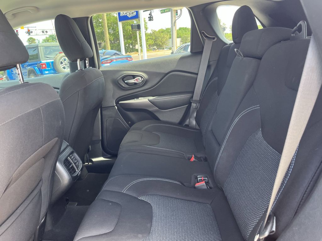 used 2021 Jeep Cherokee car, priced at $14,995