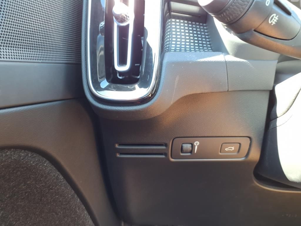 used 2019 Volvo XC40 car, priced at $18,111