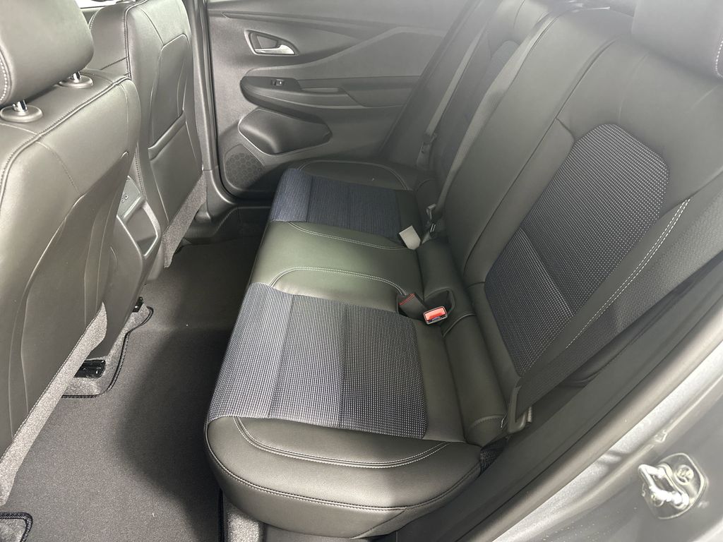 new 2025 Buick Envista car, priced at $27,375