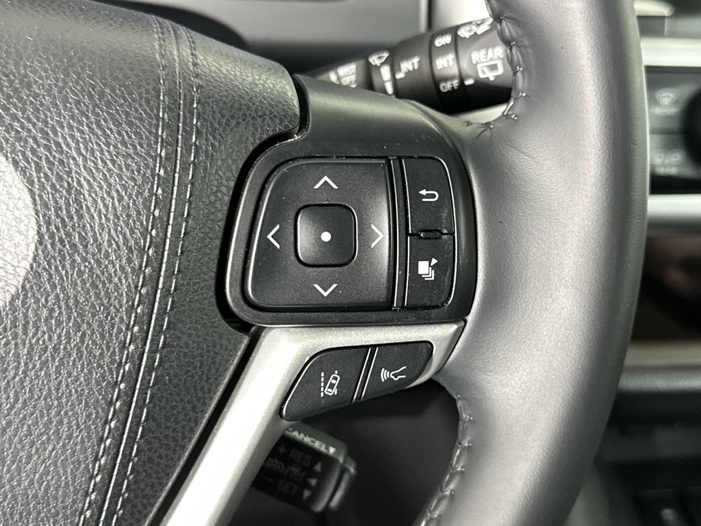 used 2019 Toyota Highlander car, priced at $29,750