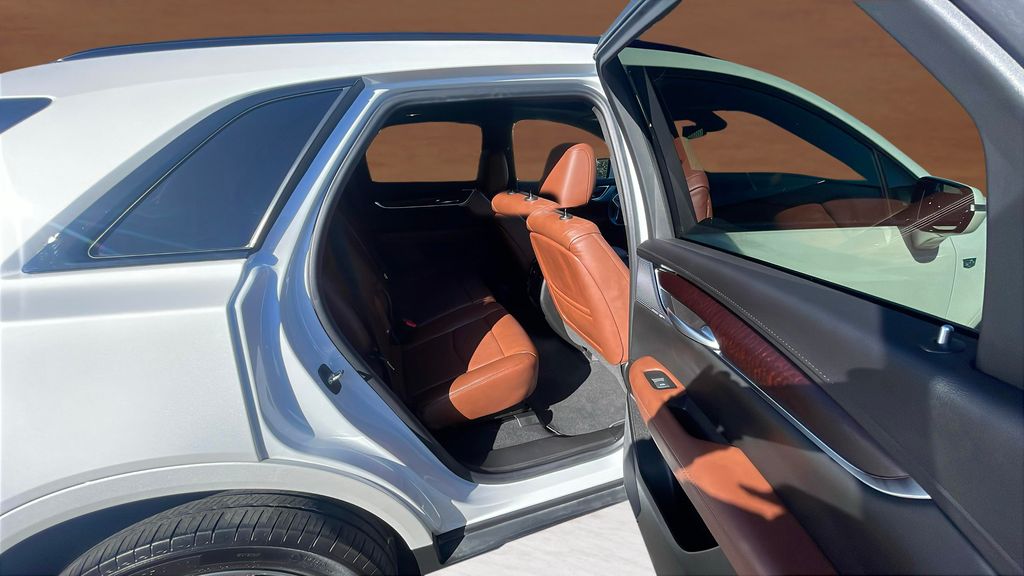 used 2022 Cadillac XT5 car, priced at $37,500