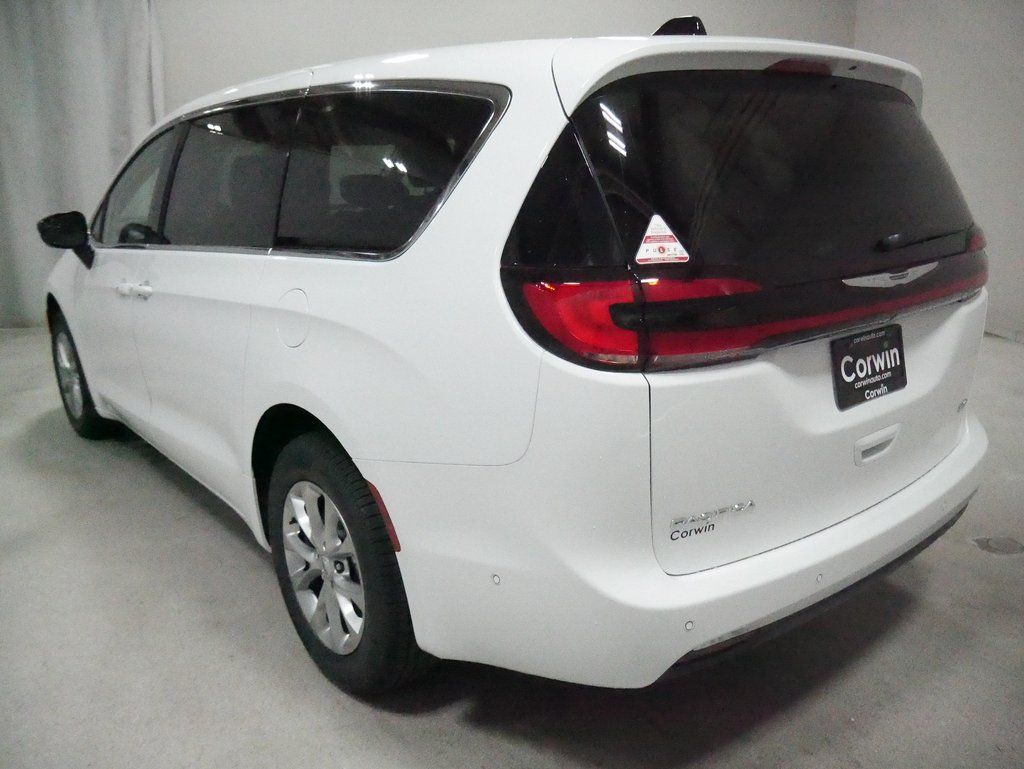 new 2024 Chrysler Pacifica car, priced at $40,345