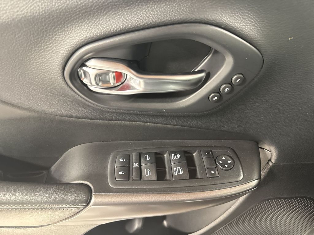 used 2019 Jeep Cherokee car, priced at $16,283
