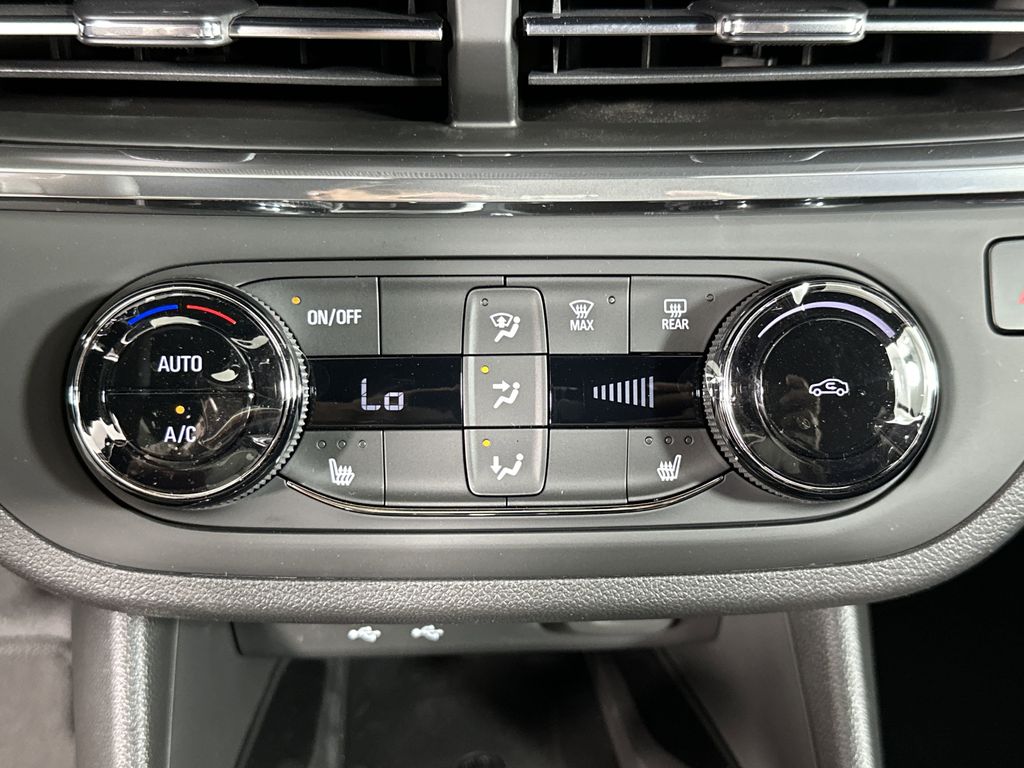 new 2025 Buick Envista car, priced at $27,375