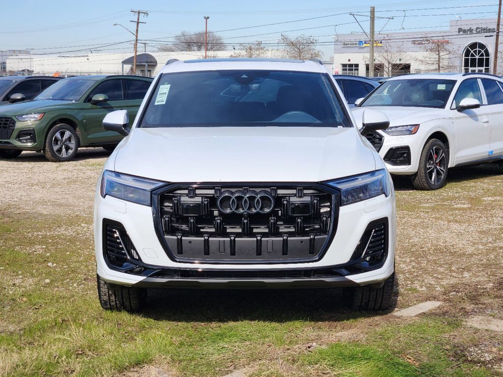 new 2025 Audi Q7 car, priced at $77,840