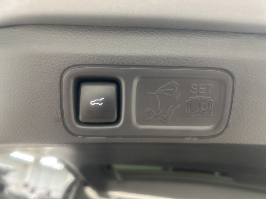 used 2022 Lincoln Navigator car, priced at $58,127