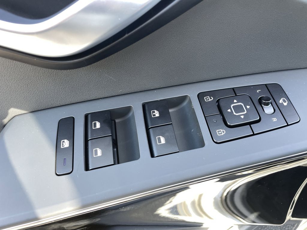 new 2025 Kia Niro car, priced at $31,304