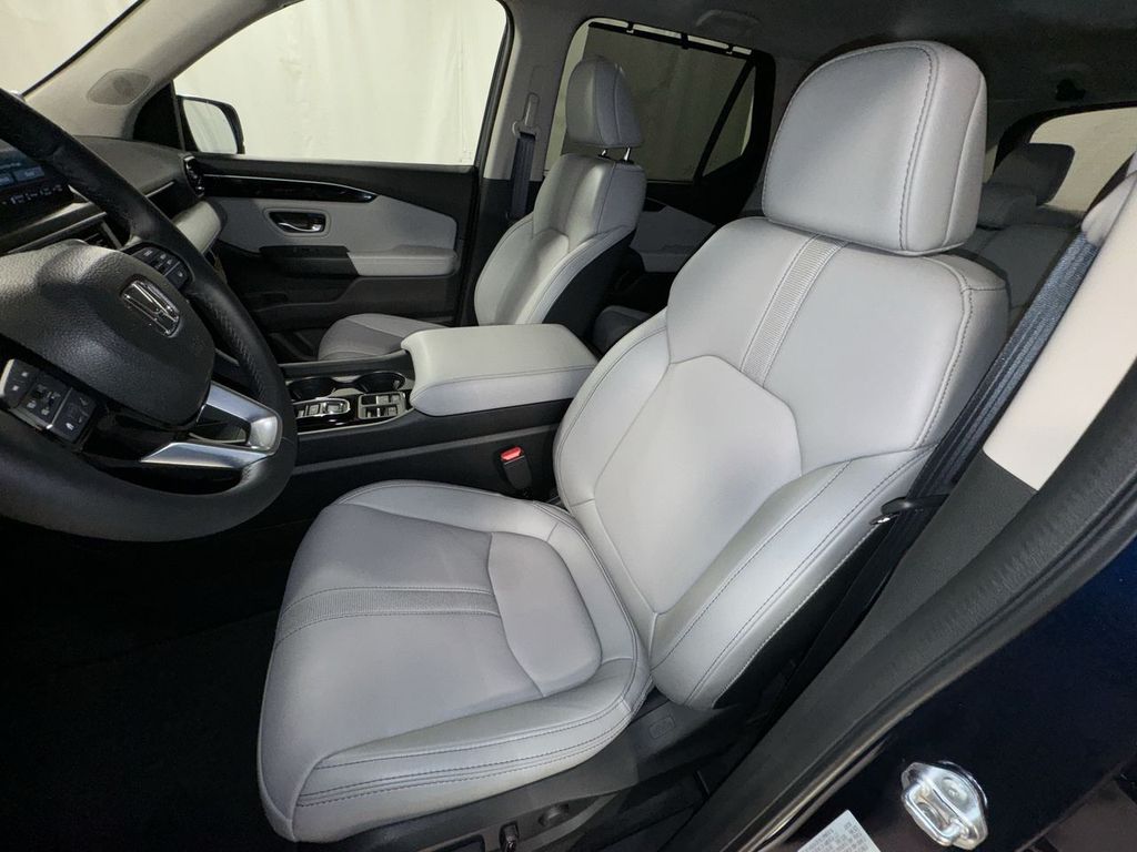 new 2025 Honda Pilot car, priced at $47,050