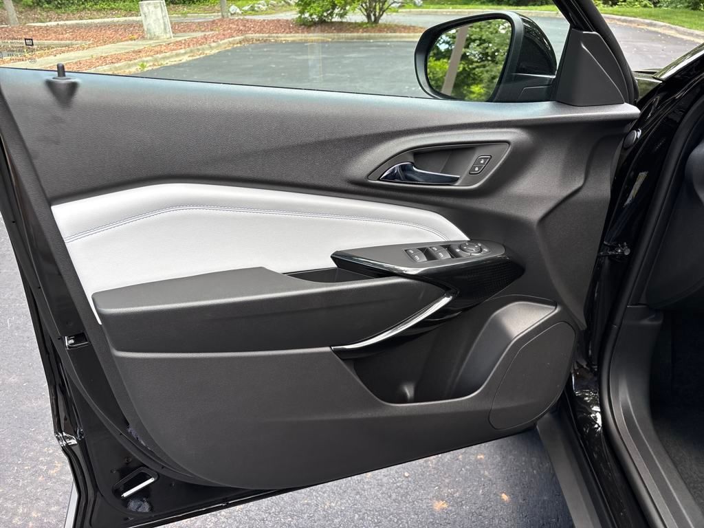 new 2025 Chevrolet Trax car, priced at $24,095