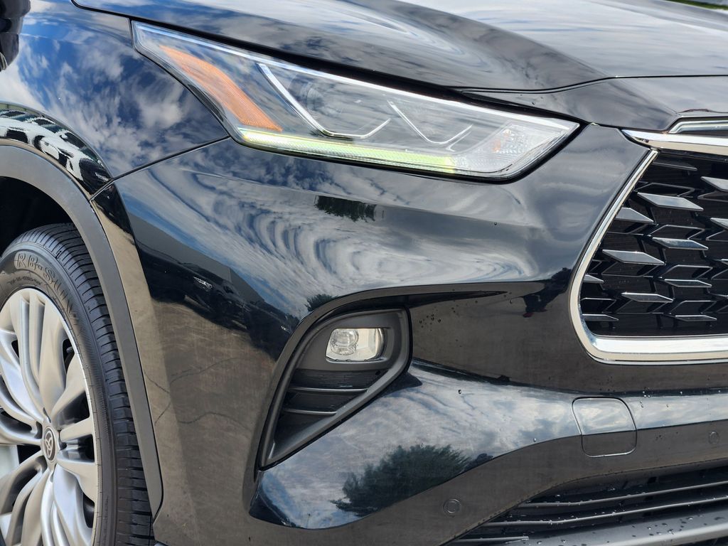 used 2022 Toyota Highlander car, priced at $39,792