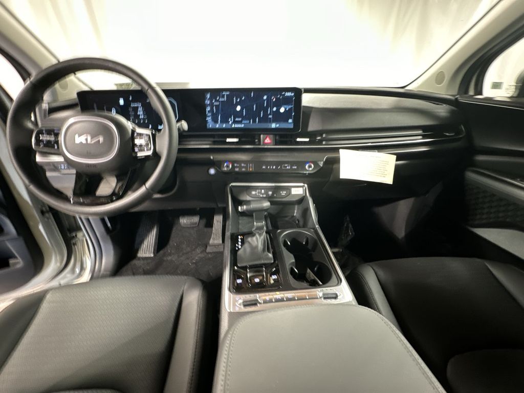 new 2025 Kia Carnival car, priced at $47,055