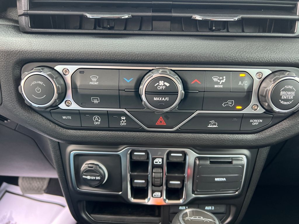new 2025 Jeep Gladiator car, priced at $41,595