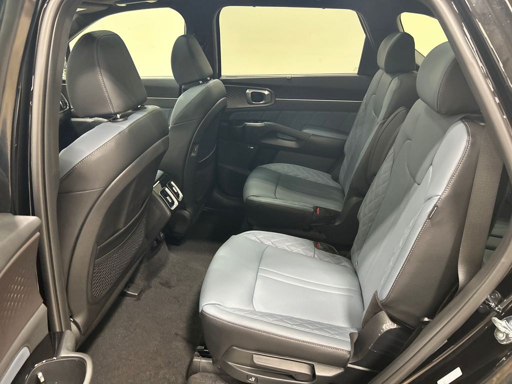 new 2025 Kia Sorento Hybrid car, priced at $44,924
