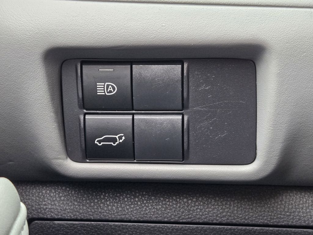 used 2022 Toyota Highlander car, priced at $35,572