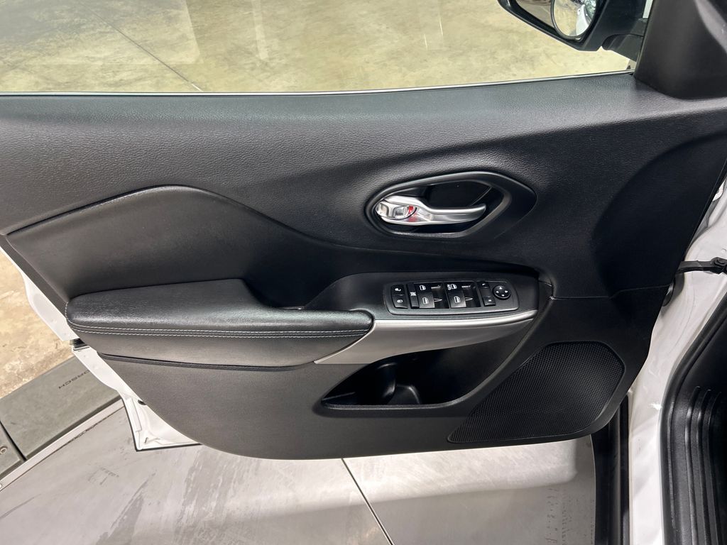 used 2019 Jeep Cherokee car, priced at $16,501