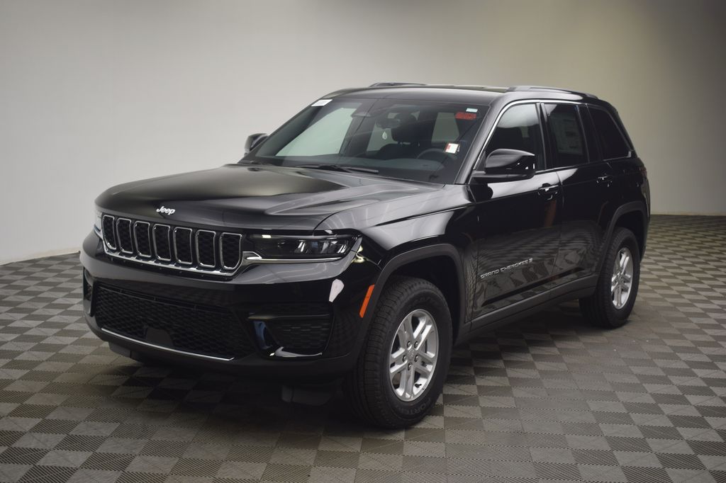 new 2025 Jeep Grand Cherokee car, priced at $40,067