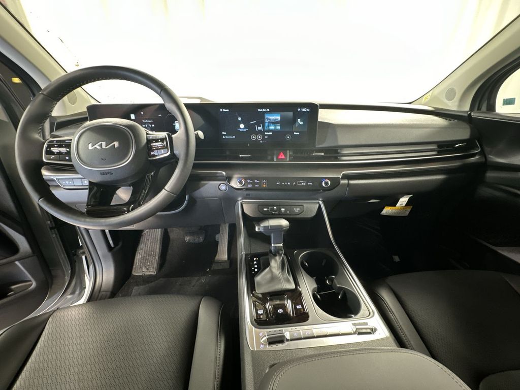 new 2025 Kia Carnival car, priced at $47,884