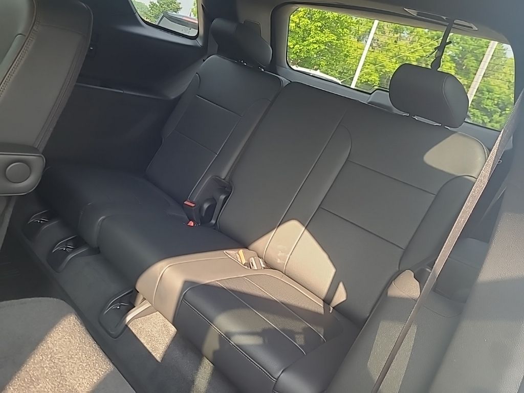 used 2022 Chevrolet Traverse car, priced at $37,563