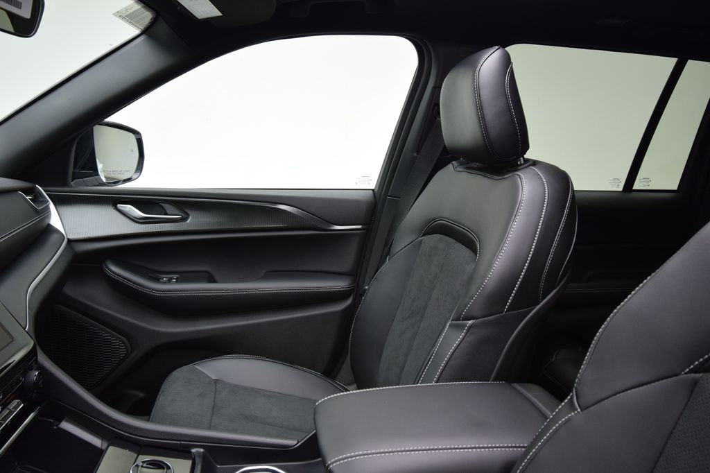 new 2025 Jeep Grand Cherokee car, priced at $44,347