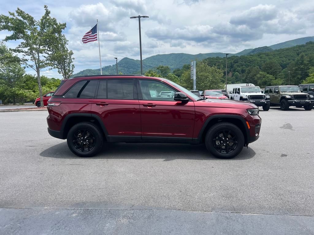 new 2025 Jeep Grand Cherokee car, priced at $38,990