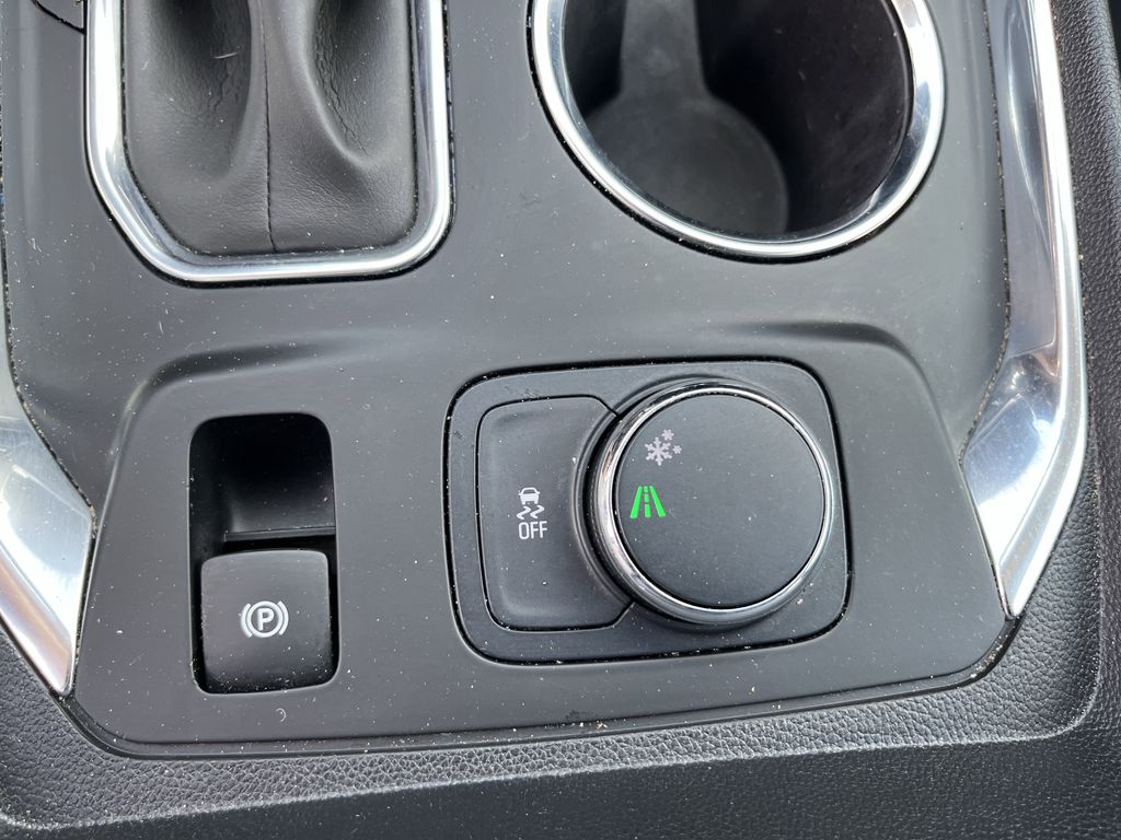 used 2021 Chevrolet Traverse car, priced at $25,477