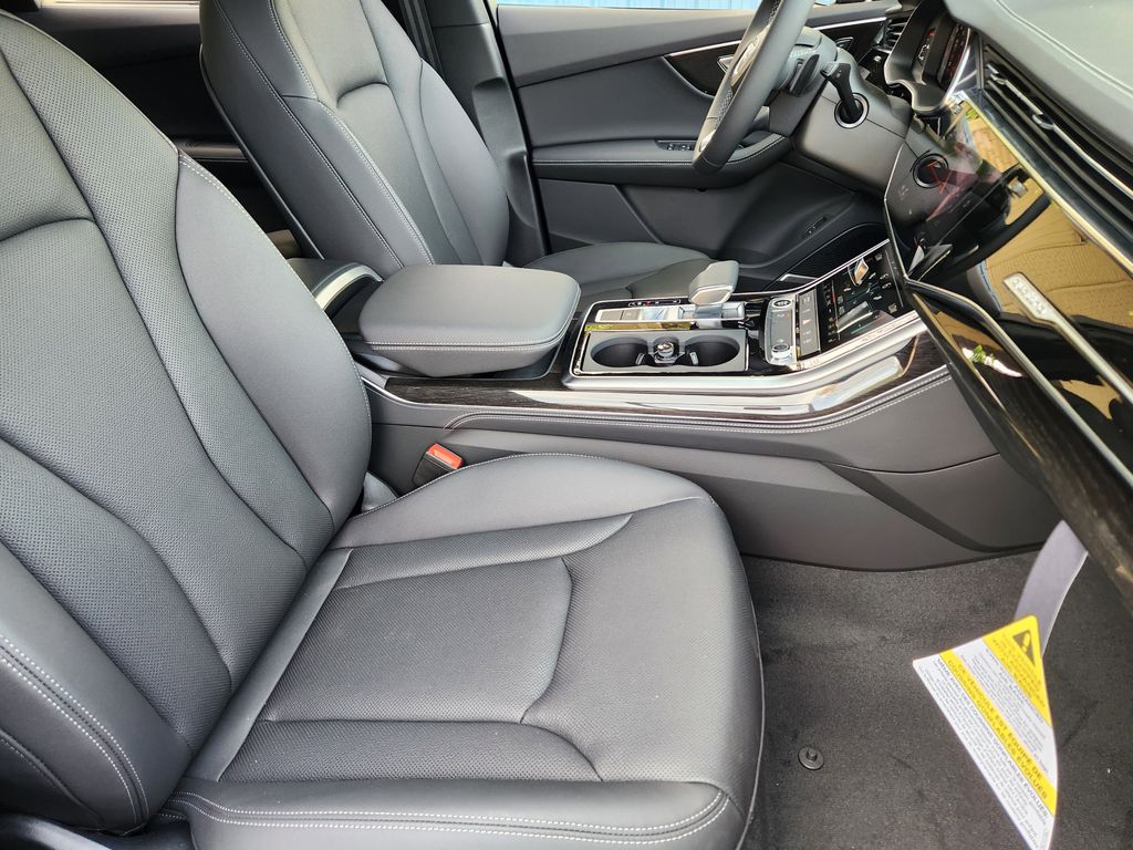new 2025 Audi Q7 car, priced at $77,840