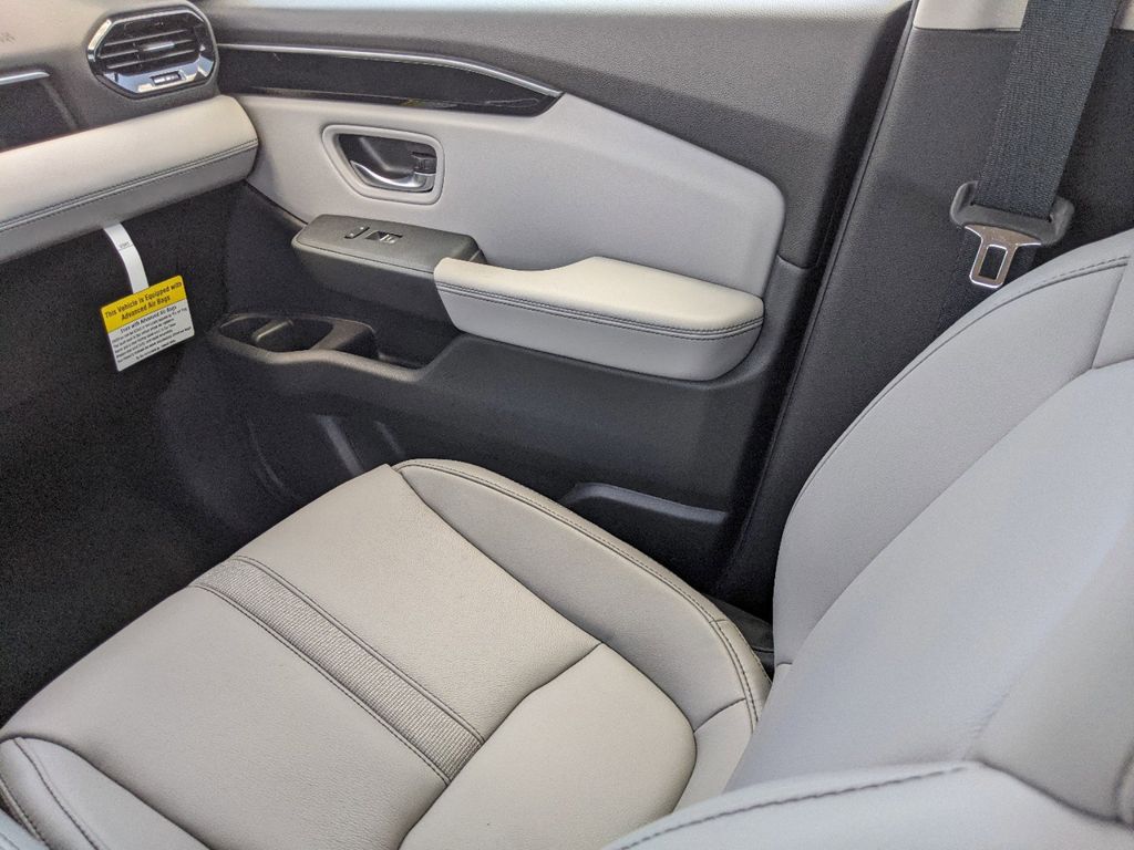 new 2025 Honda Pilot car, priced at $43,195